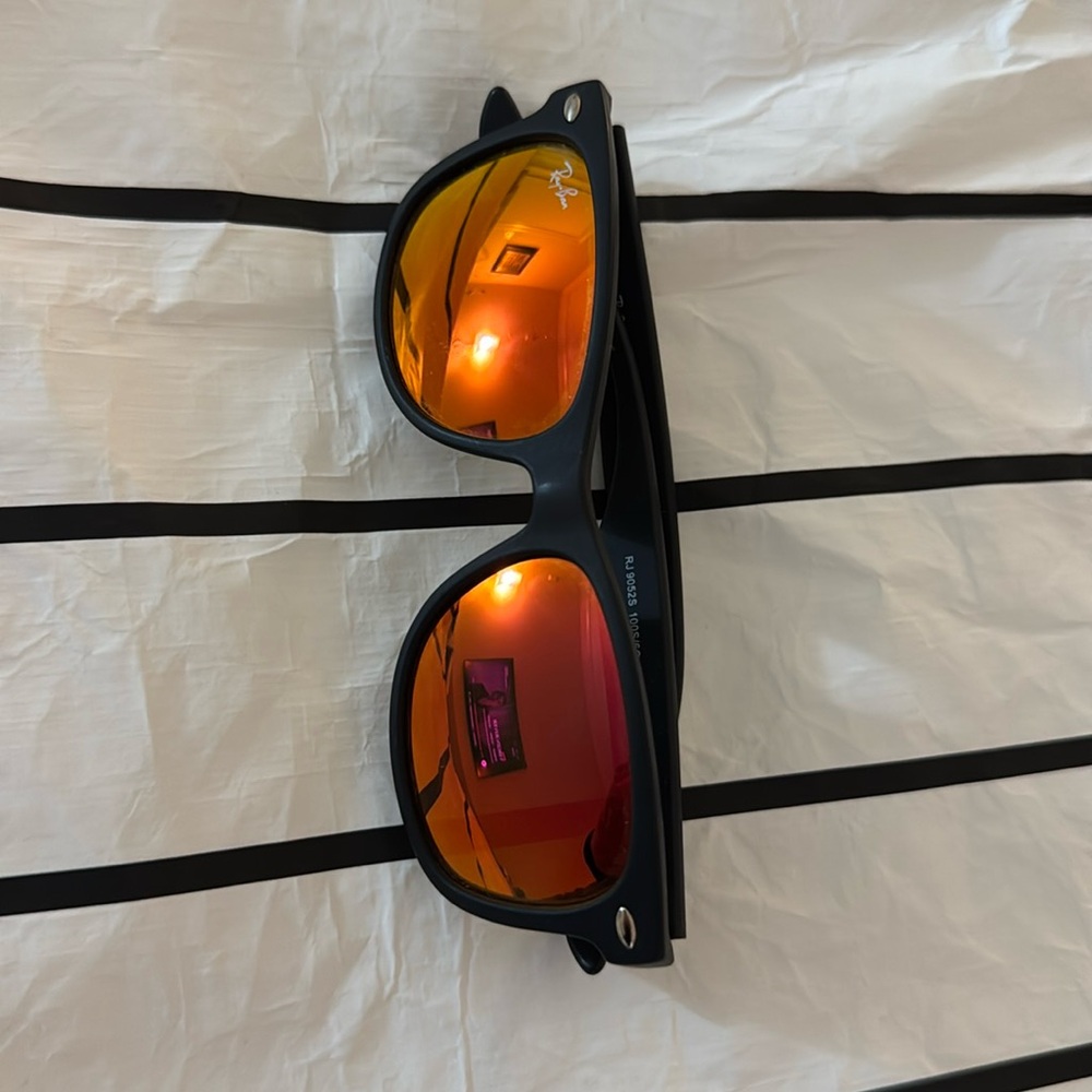 Children’s RayBan sunglasses good used condition.